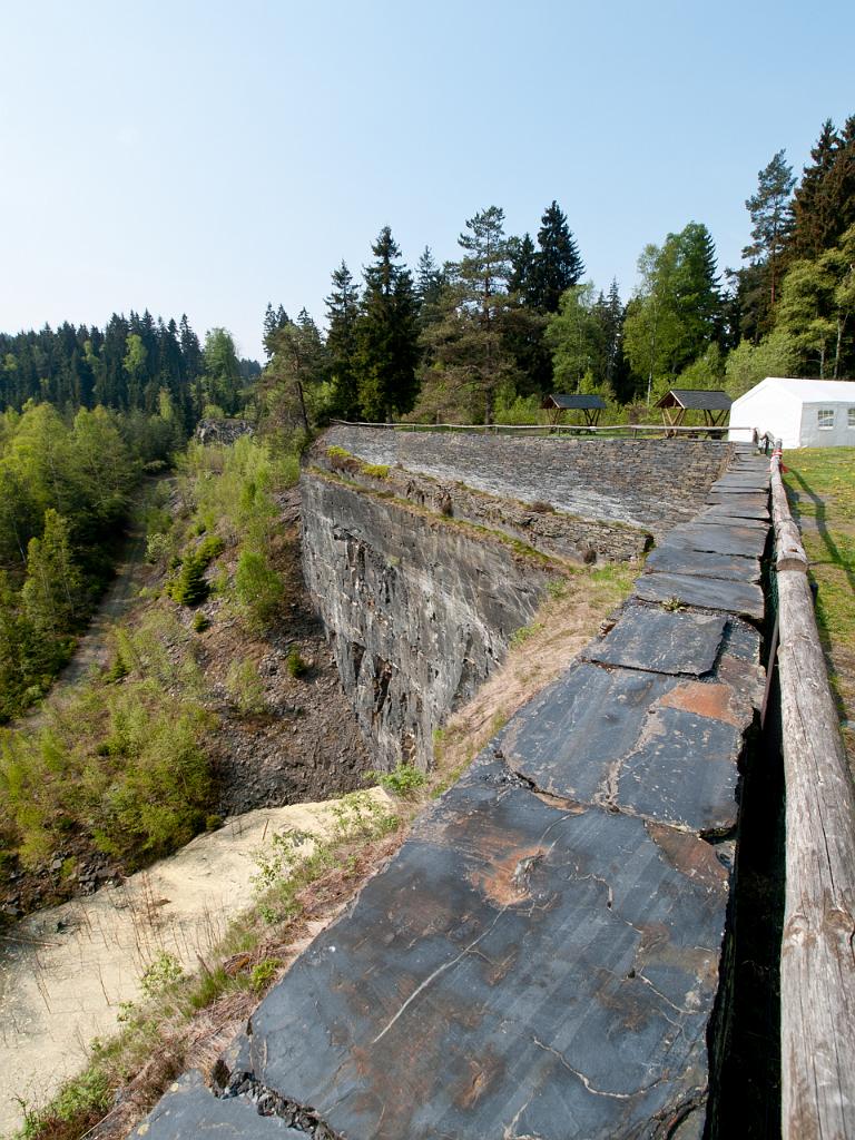 P4302001.jpg - OLYMPUS DIGITAL CAMERA