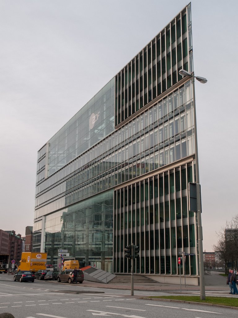 PC285705.jpg - OLYMPUS DIGITAL CAMERA