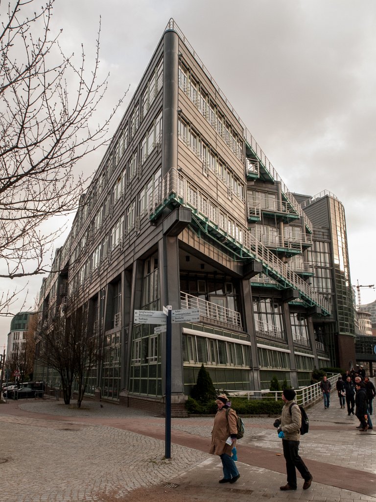 PC296128.jpg - OLYMPUS DIGITAL CAMERA