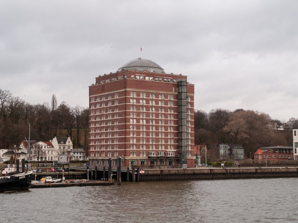 PC296193.jpg - OLYMPUS DIGITAL CAMERA