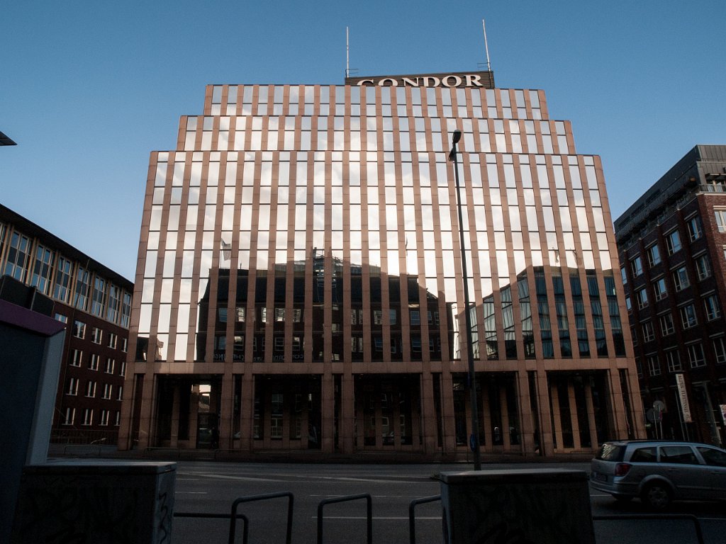 PC306652.jpg - OLYMPUS DIGITAL CAMERA