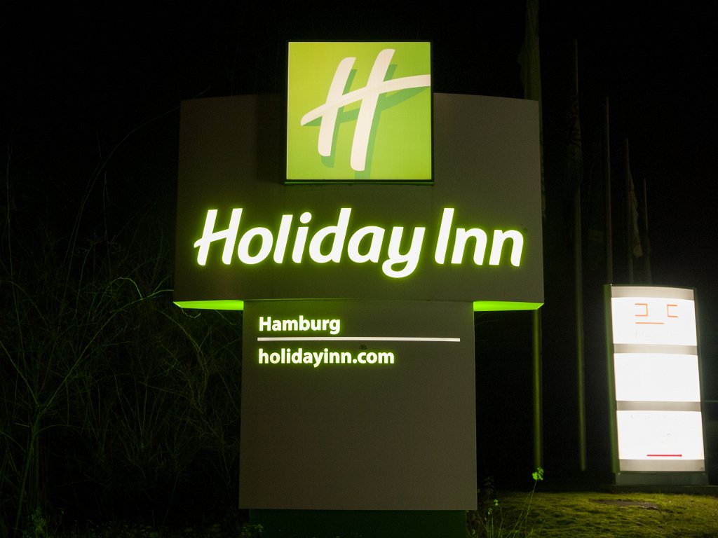 PC306763.jpg - OLYMPUS DIGITAL CAMERA