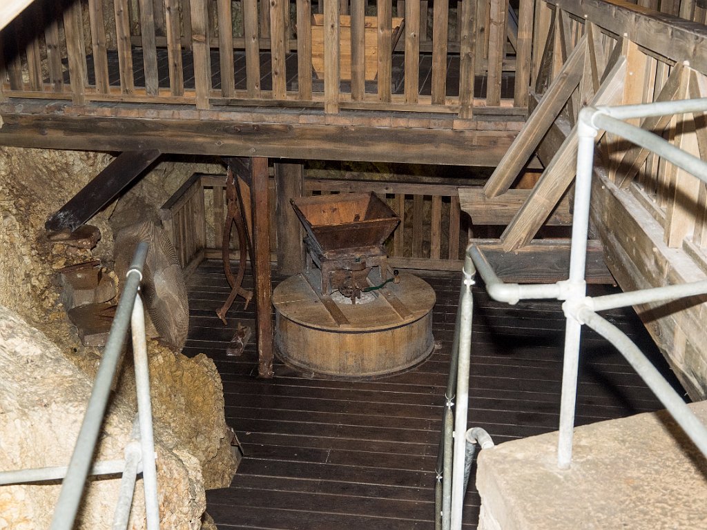 P5243438.jpg - OLYMPUS DIGITAL CAMERA