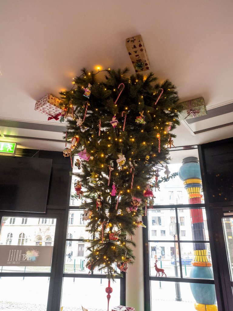 PC299680.jpg - OLYMPUS DIGITAL CAMERA