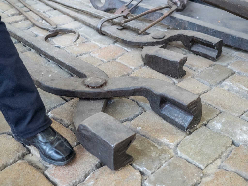 PC300428.jpg - OLYMPUS DIGITAL CAMERA