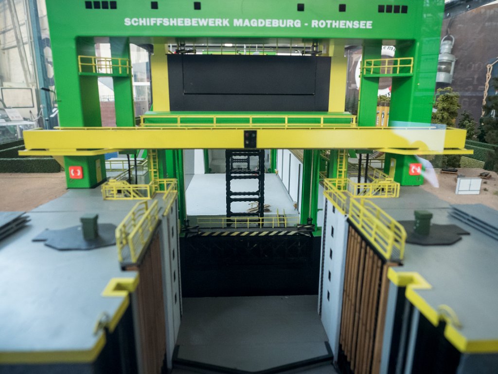 PC300512.jpg - OLYMPUS DIGITAL CAMERA