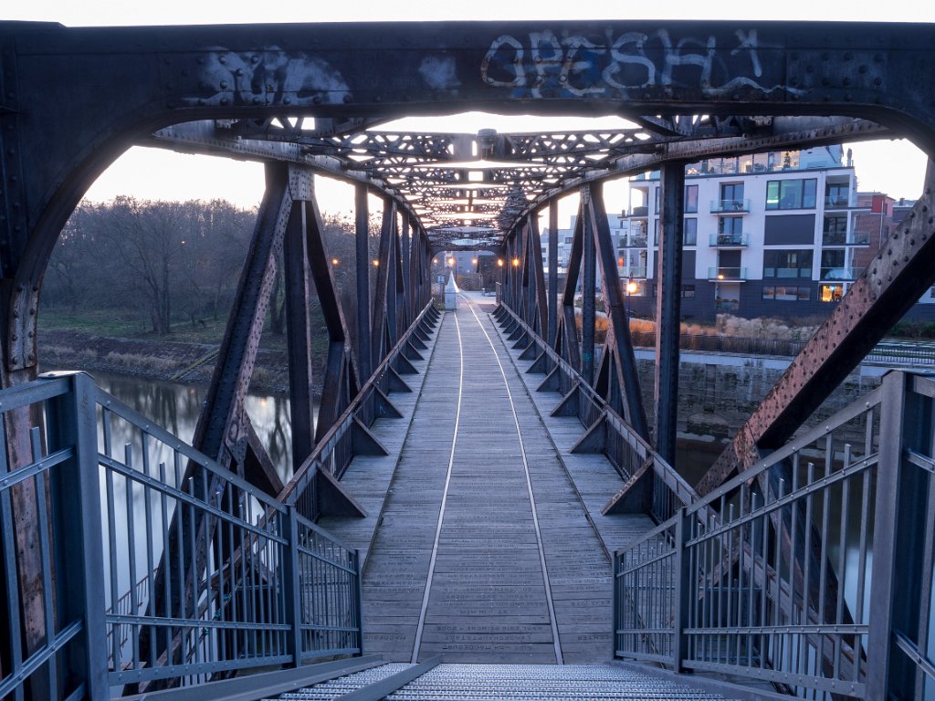 PC300555.jpg - OLYMPUS DIGITAL CAMERA