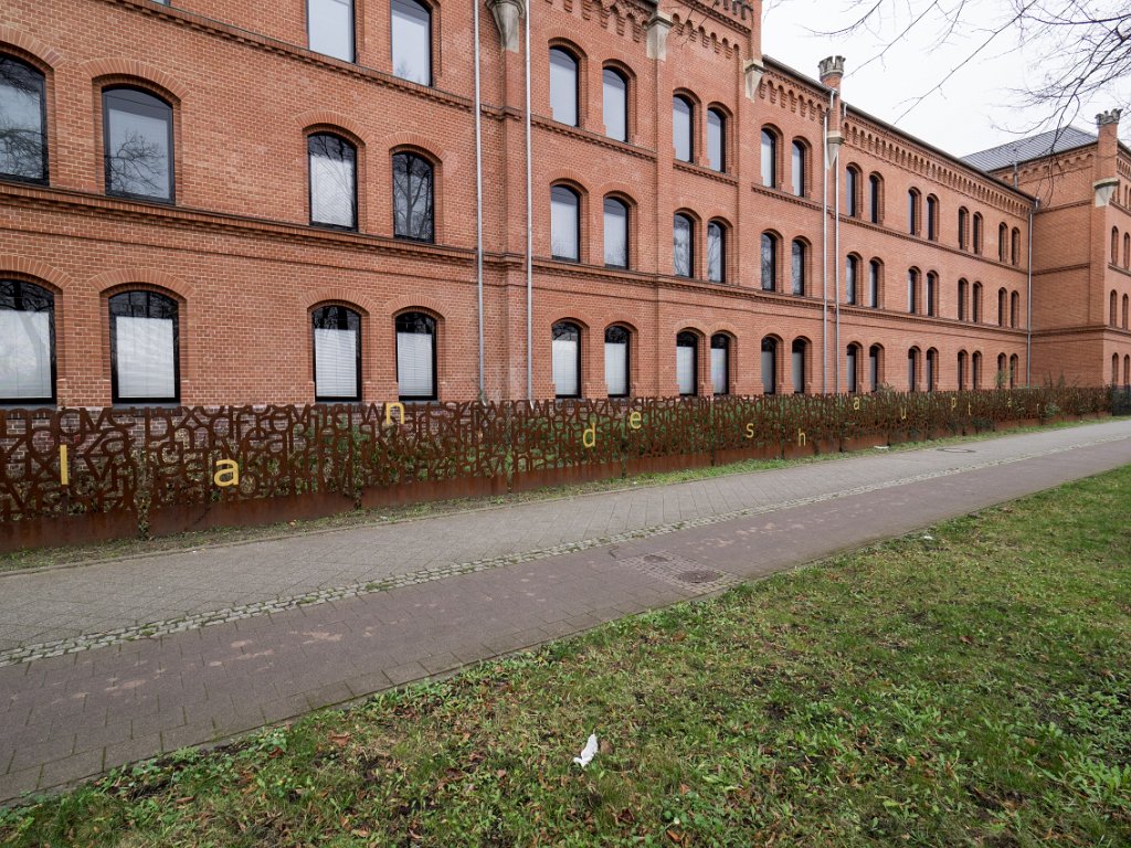 PC310760.jpg - OLYMPUS DIGITAL CAMERA